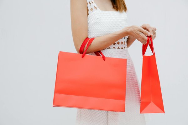 Découvrez les Astuces Infaillibles pour des Cheveux Lisses et Sans Frisottis